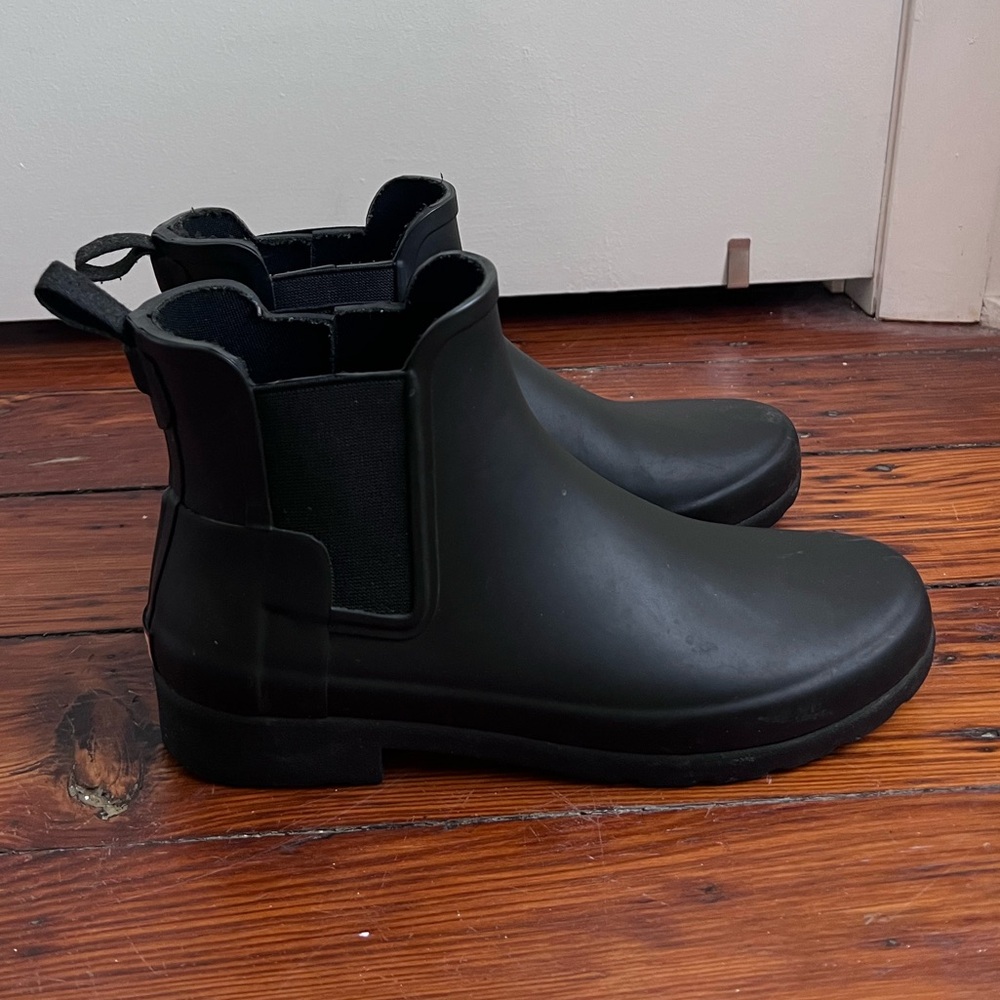 Hunter Rain Boots (Chelsea Style) Size 8. Black.
